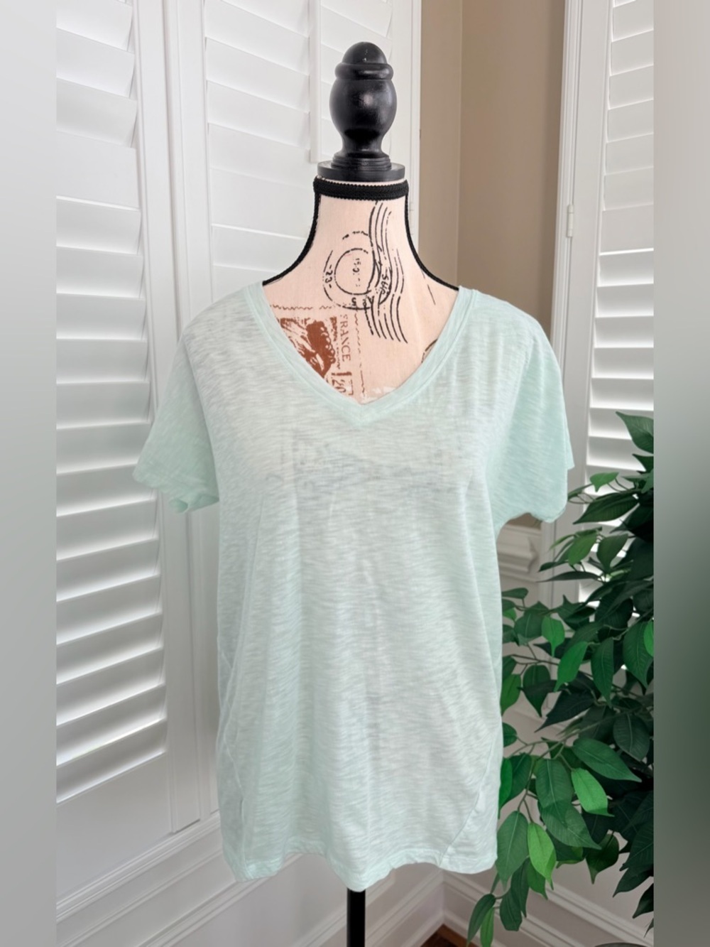 Athleta Hi-Lo V-Neck Short Sleeve Tee Size Small